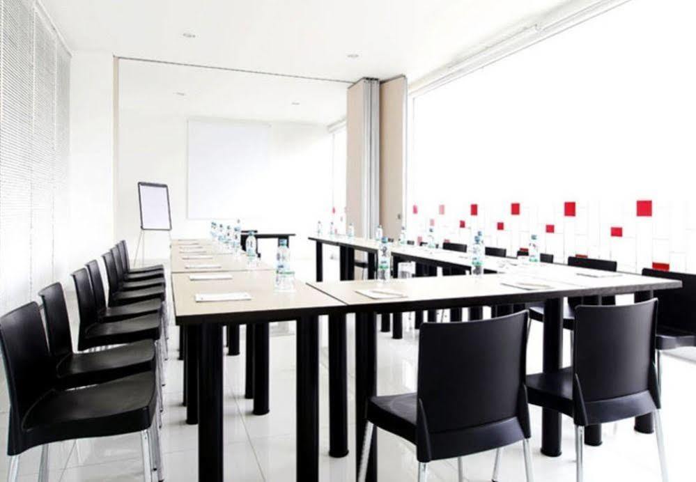 Amaris Hotel Pemuda Semarang Exterior photo